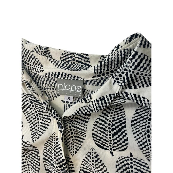 Black & White Leaf Print Button-Down Tunic Top With Asymmetrical Hemline & 3/4 S - Picture 7 of 10